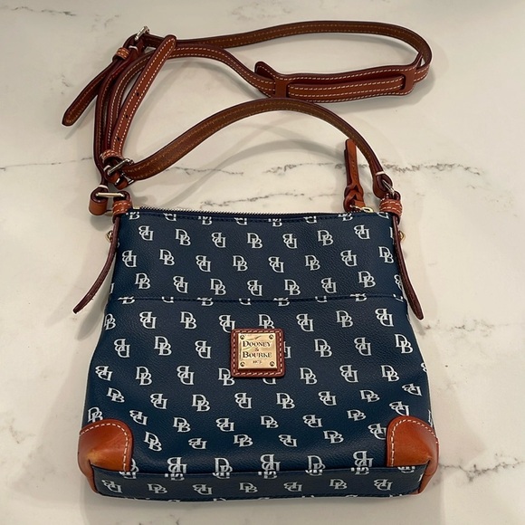 Dooney & Bourke crossbody - Picture 1 of 8